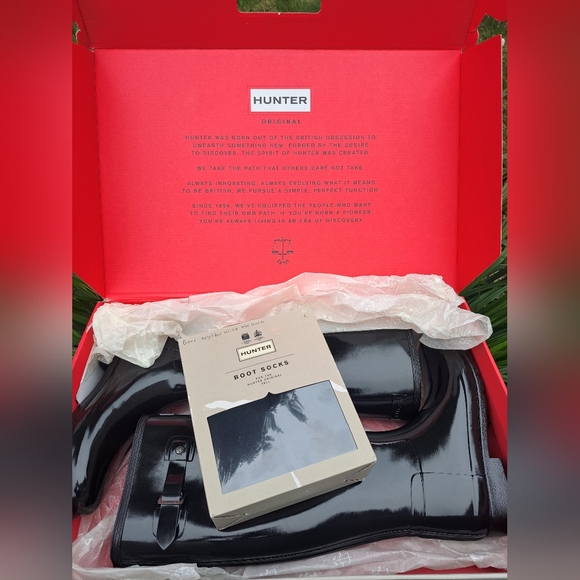 Hunter Refined Tall Gloss Black Rain Boots & Hunter Socks...
